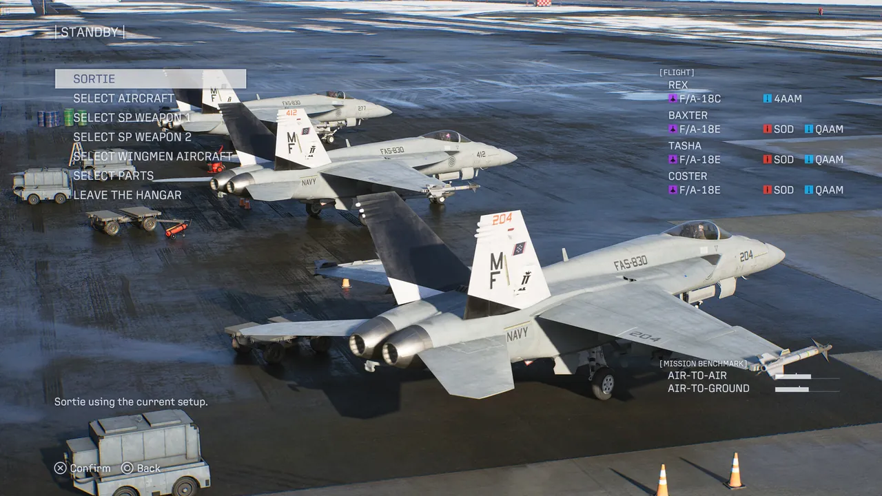 《空戰奇兵8 希孚之翼》出擊前選擇機體與特殊武器的機庫畫面官方截圖